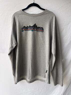 Patagonia Nightfall Fitz Roy Organic Cotton Lt Weight Sweatshirt in Feather Grey